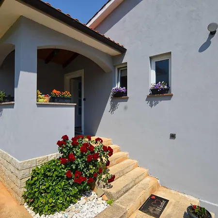 Radovani Peaceful And Serene With Terrace - Two Bedroom With Terrace